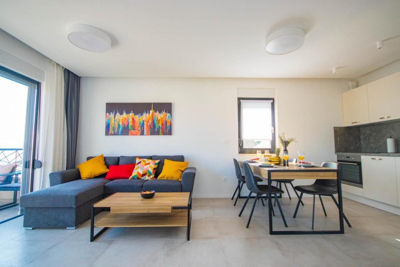 Apartmani Le-Lu คาชเตลา ภายนอก รูปภาพ