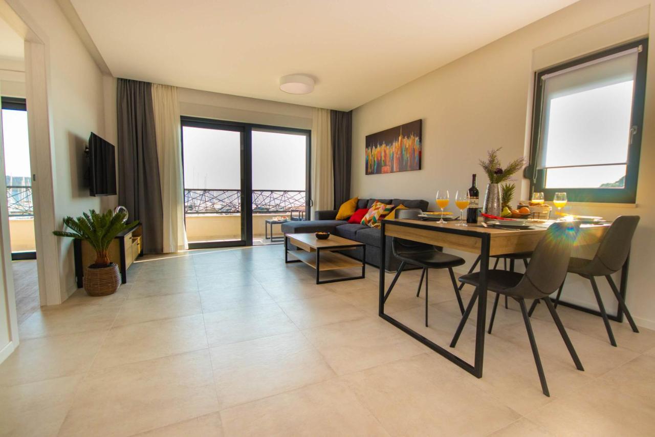 Apartmani Le-Lu คาชเตลา ภายนอก รูปภาพ