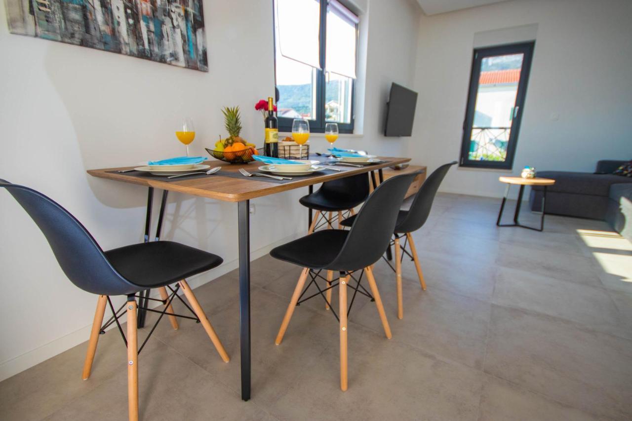 Apartmani Le-Lu คาชเตลา ภายนอก รูปภาพ
