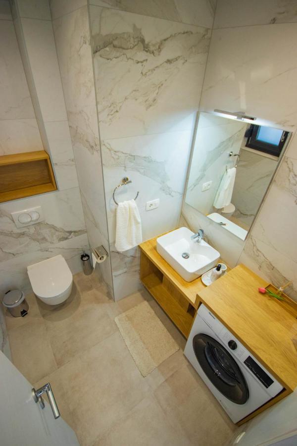 Apartmani Le-Lu คาชเตลา ภายนอก รูปภาพ