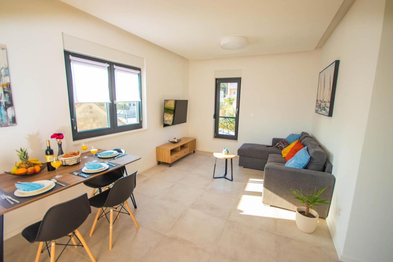 Apartmani Le-Lu คาชเตลา ภายนอก รูปภาพ