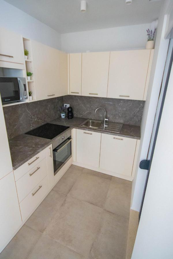 Apartmani Le-Lu คาชเตลา ภายนอก รูปภาพ