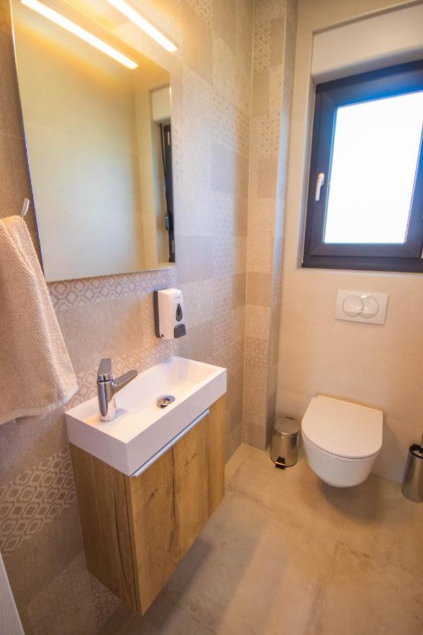 Apartmani Le-Lu คาชเตลา ภายนอก รูปภาพ