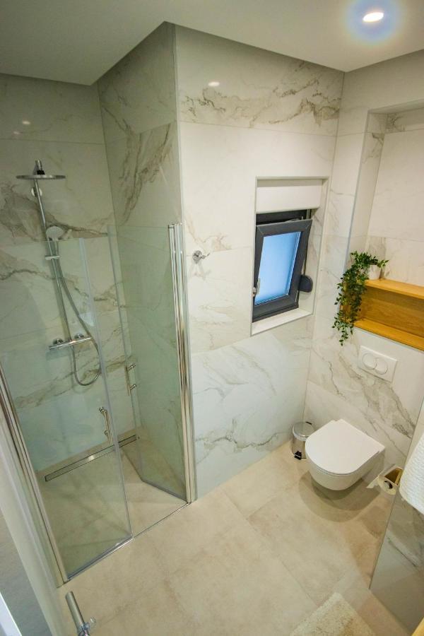 Apartmani Le-Lu คาชเตลา ภายนอก รูปภาพ