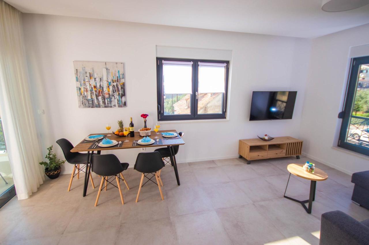 Apartmani Le-Lu คาชเตลา ภายนอก รูปภาพ