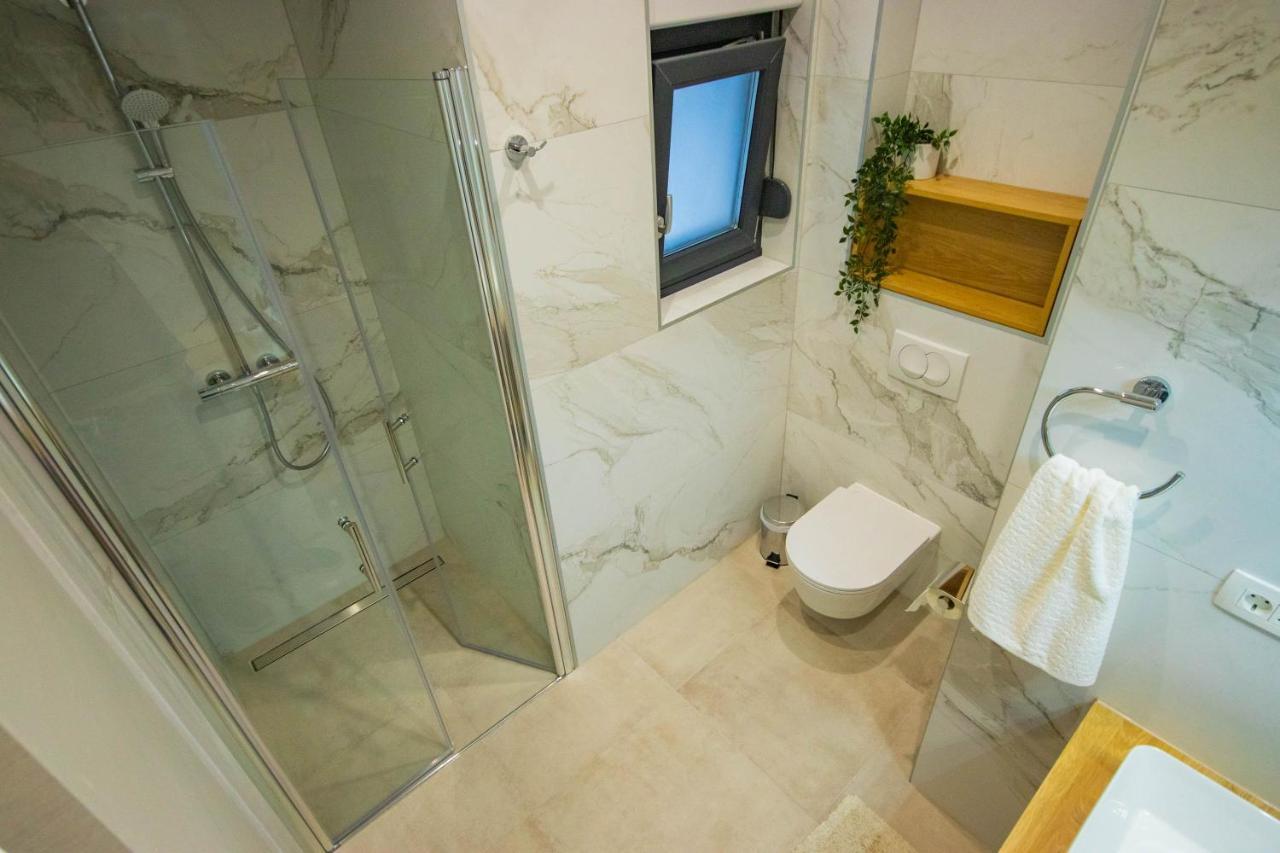 Apartmani Le-Lu คาชเตลา ภายนอก รูปภาพ