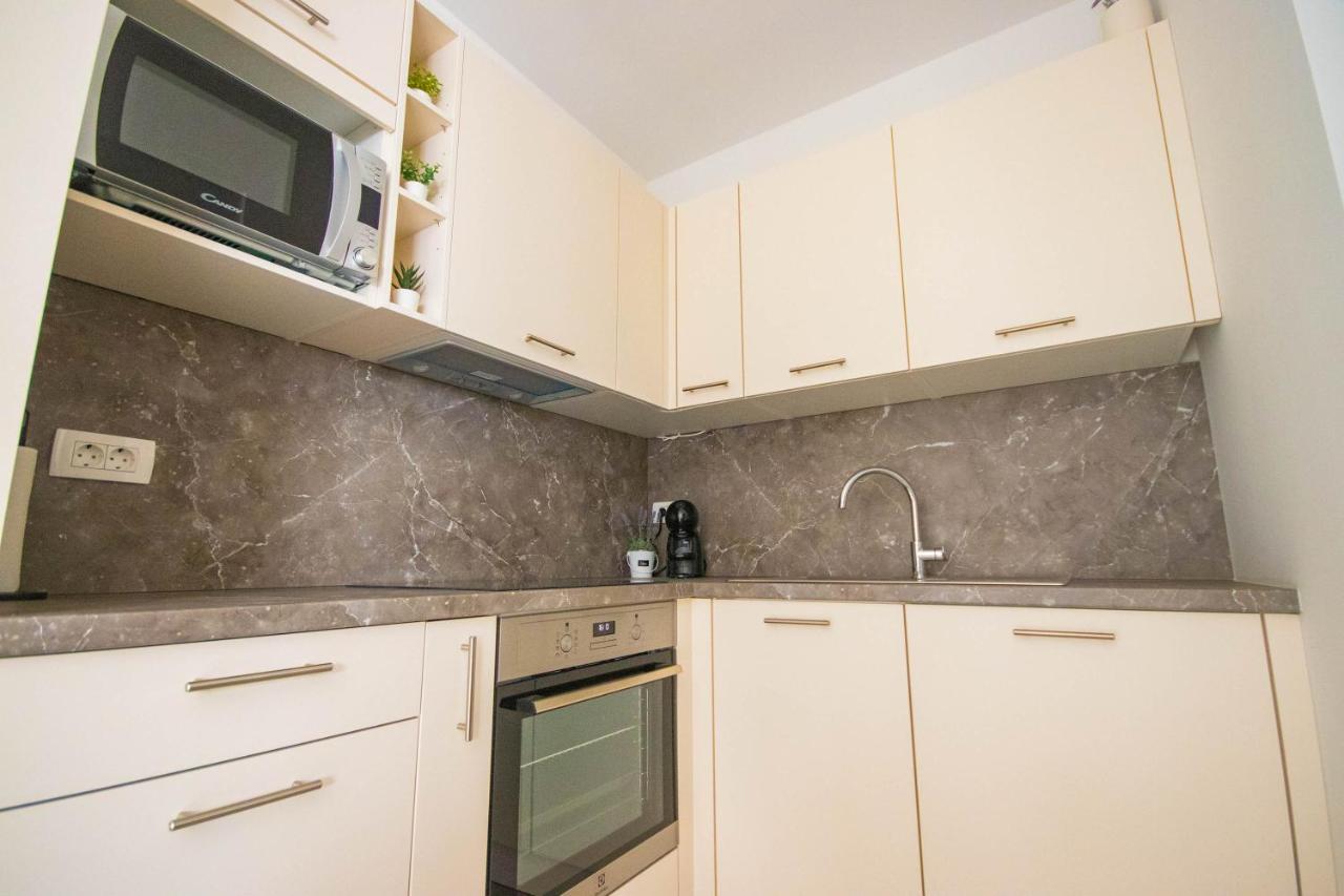 Apartmani Le-Lu คาชเตลา ภายนอก รูปภาพ