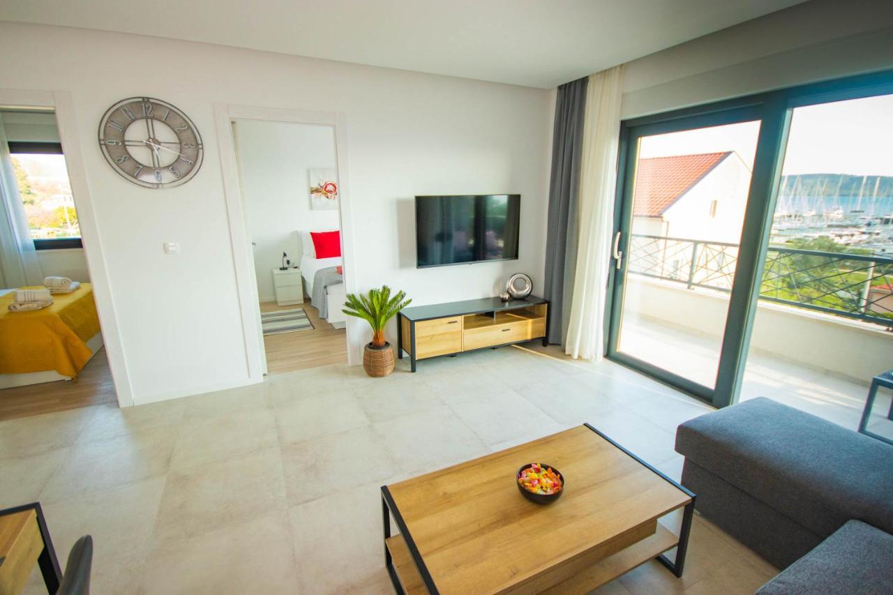 Apartmani Le-Lu คาชเตลา ภายนอก รูปภาพ