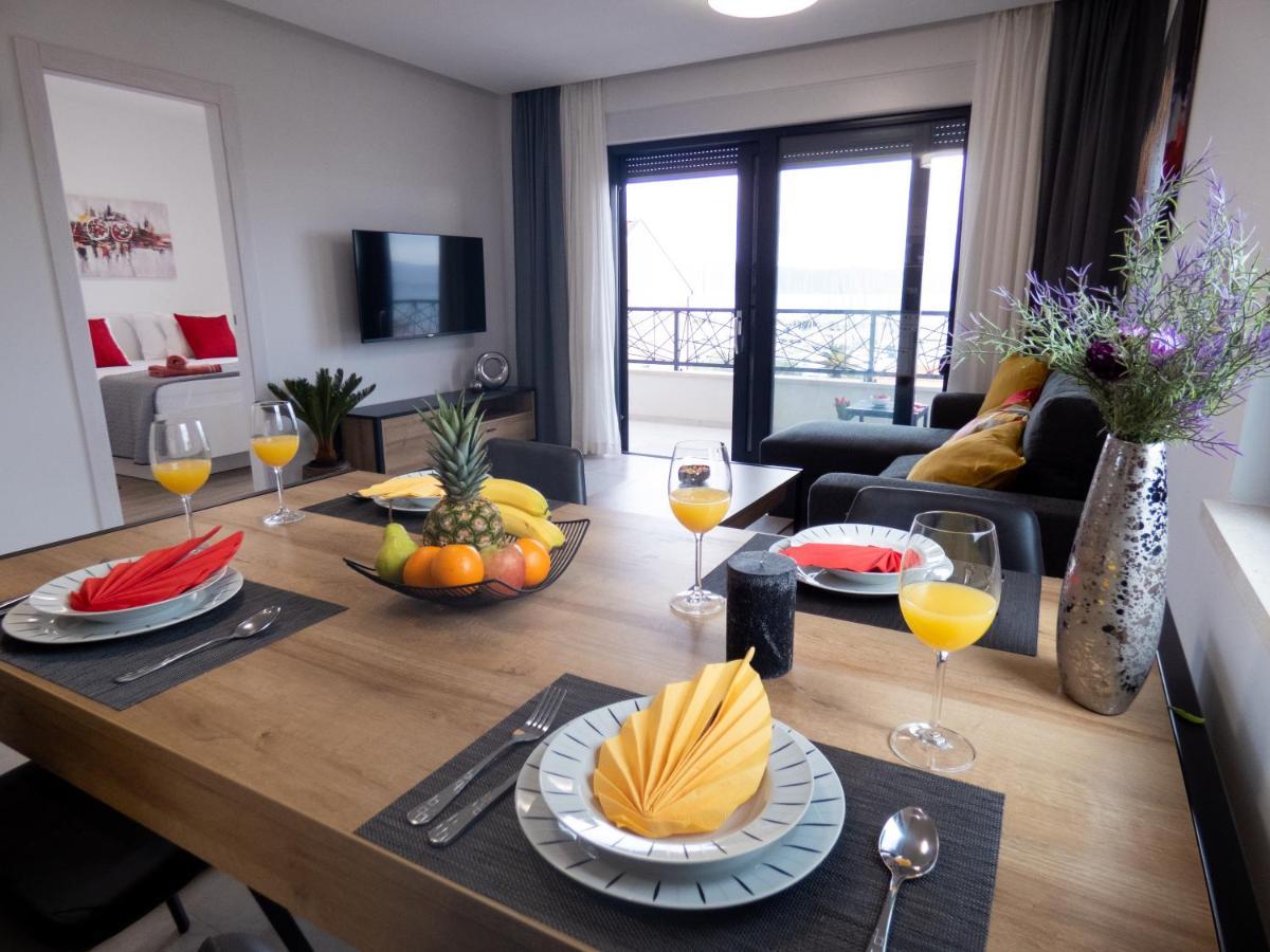 Apartmani Le-Lu คาชเตลา ภายนอก รูปภาพ